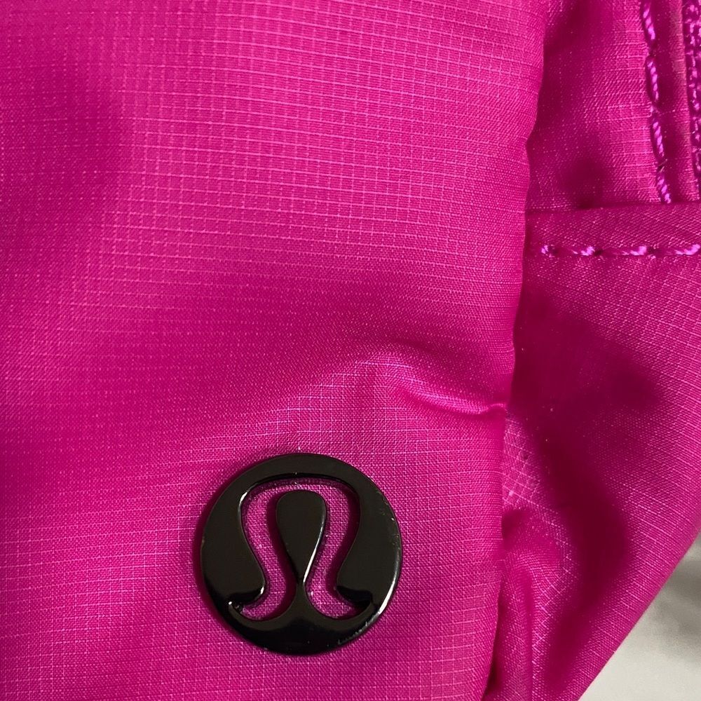 Lululemon Everywhere Hot Pink Belt Bag 1L Sonic Pink - Picture 8 of 10